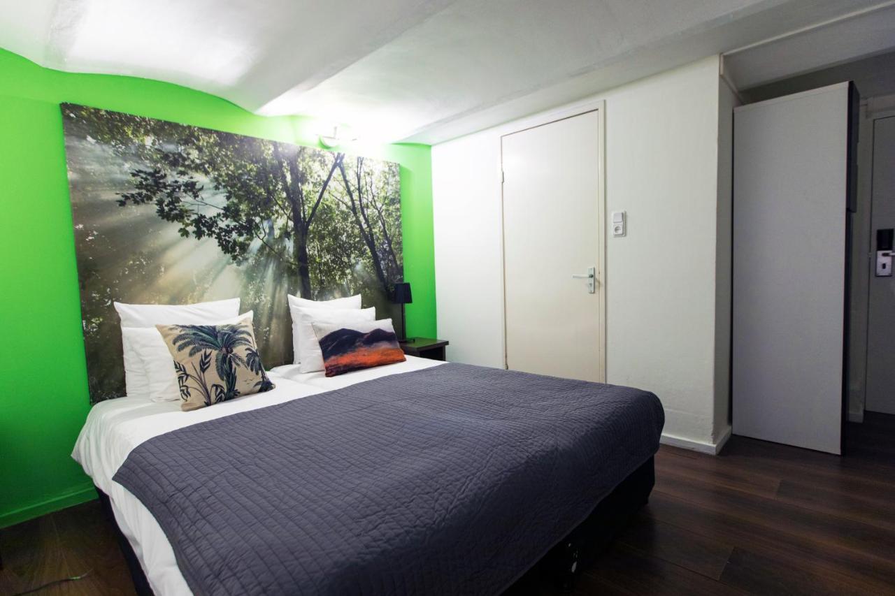 Quarto Econômico com 2 Camas de Solteiro