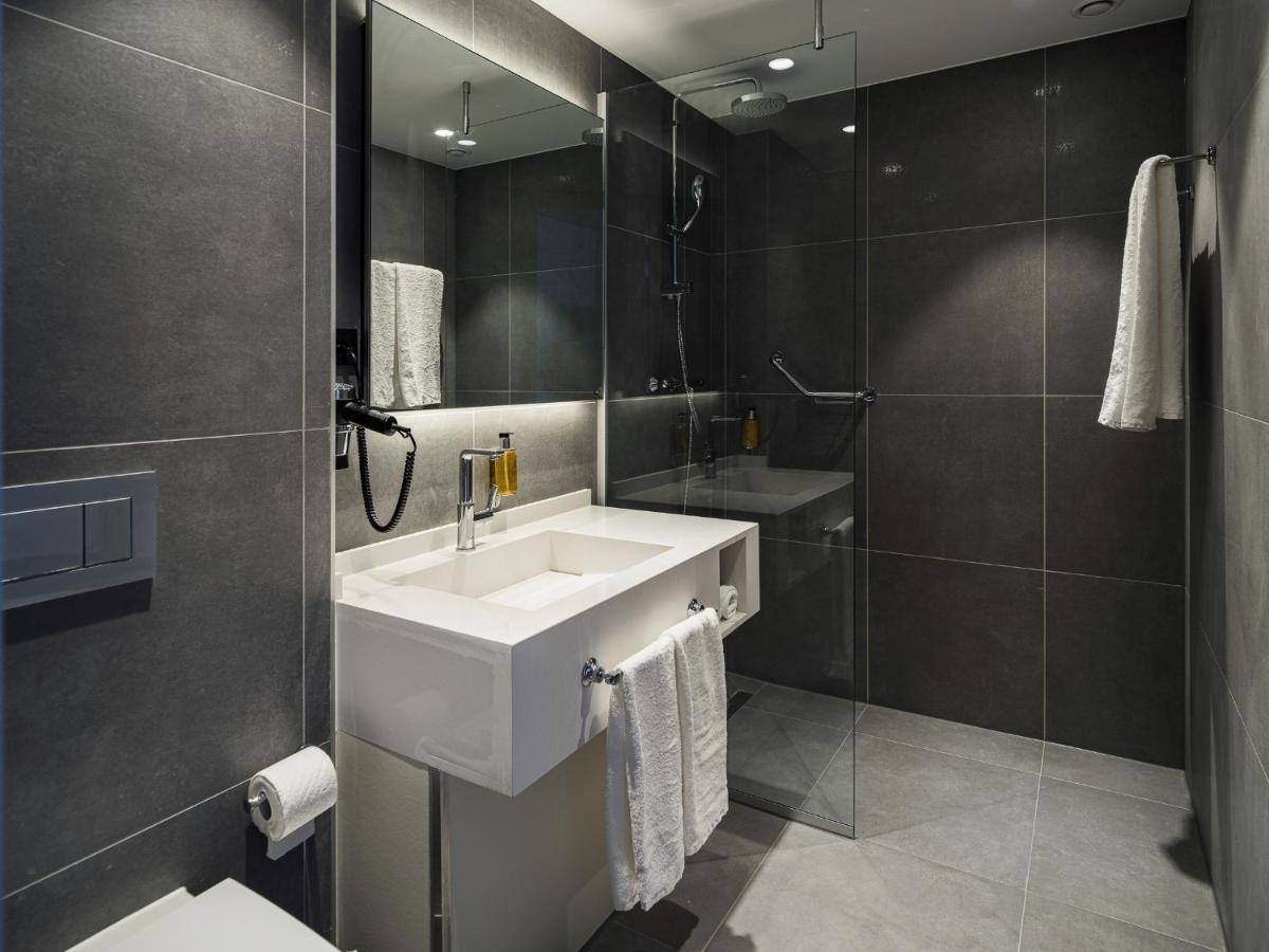 Suite with Four Single Beds - Non-Smoking