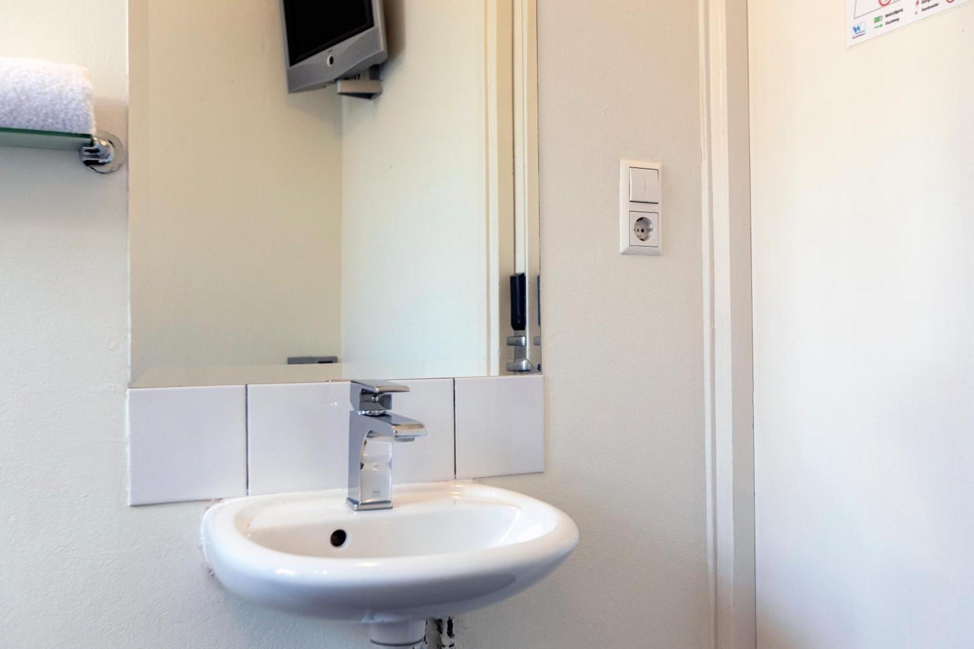 Quarto Triplo com Banheiro Privativo