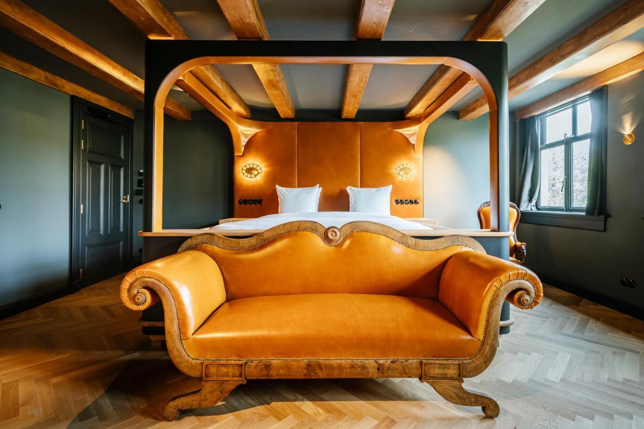 Signature Double Room with Canal View (Rembrandt van Rijn)