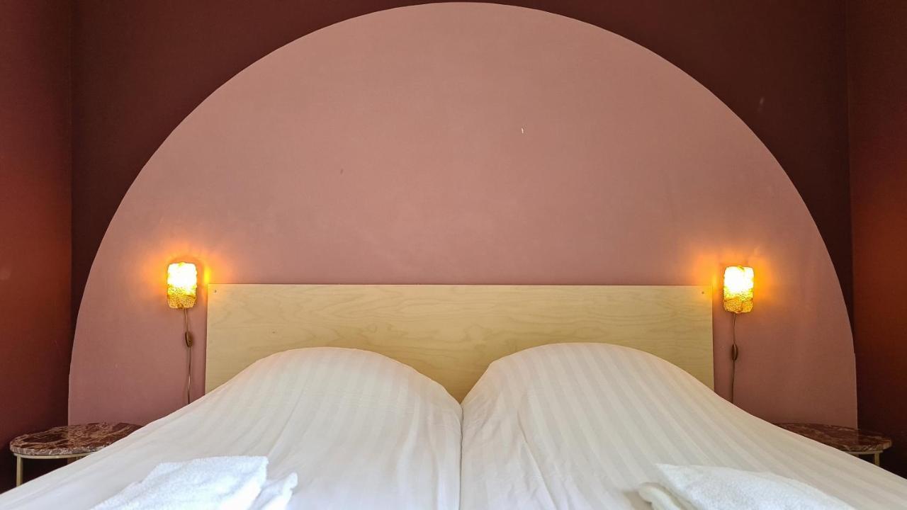 Vierbettzimmer mit Gemeinschaftsbad und Gemeinschafts-WC