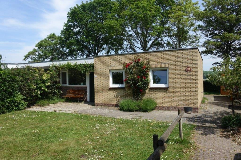 Three-Bedroom House,1132506045:JPEG