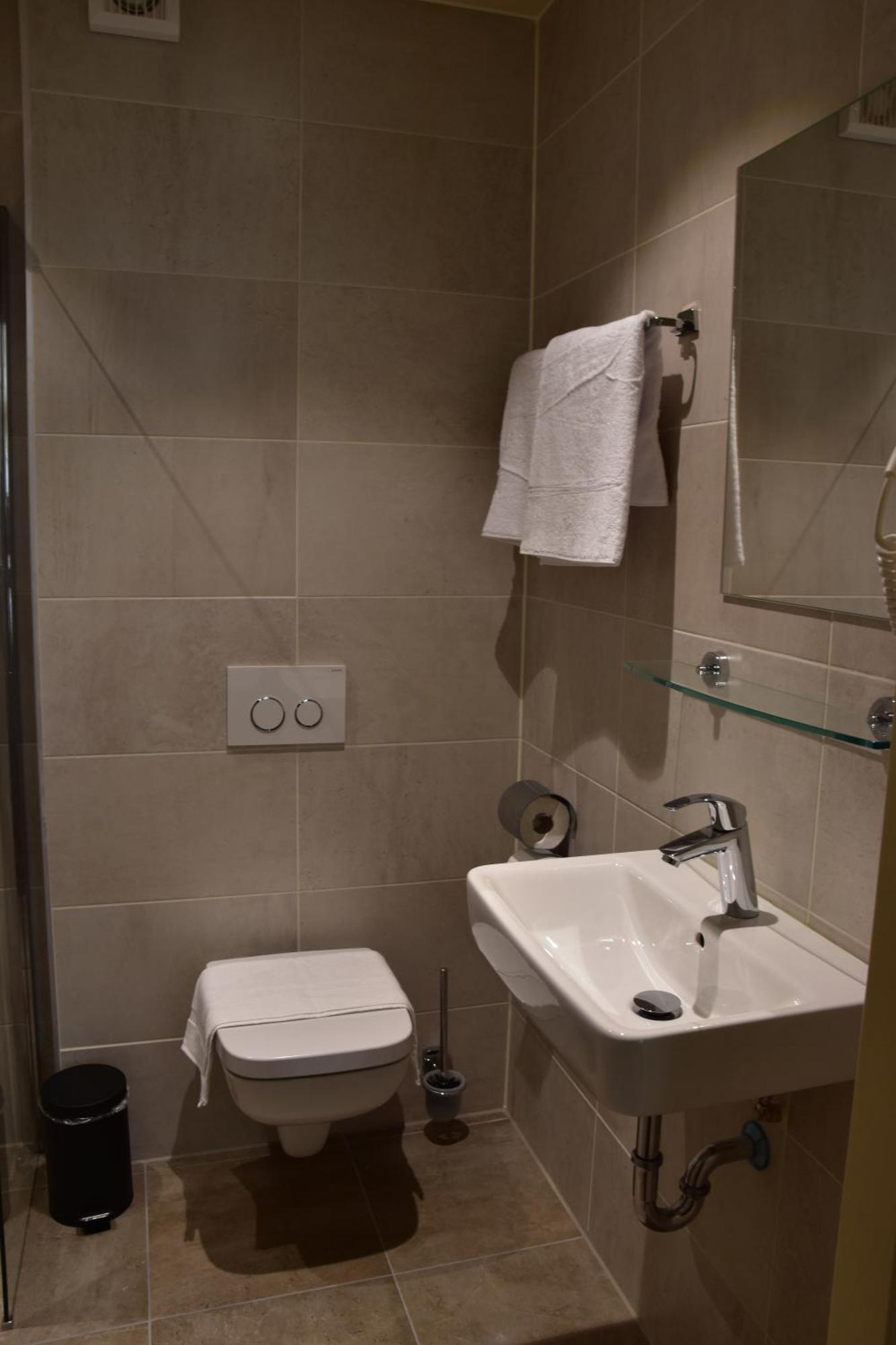 Single Room,1209916996:JPEG