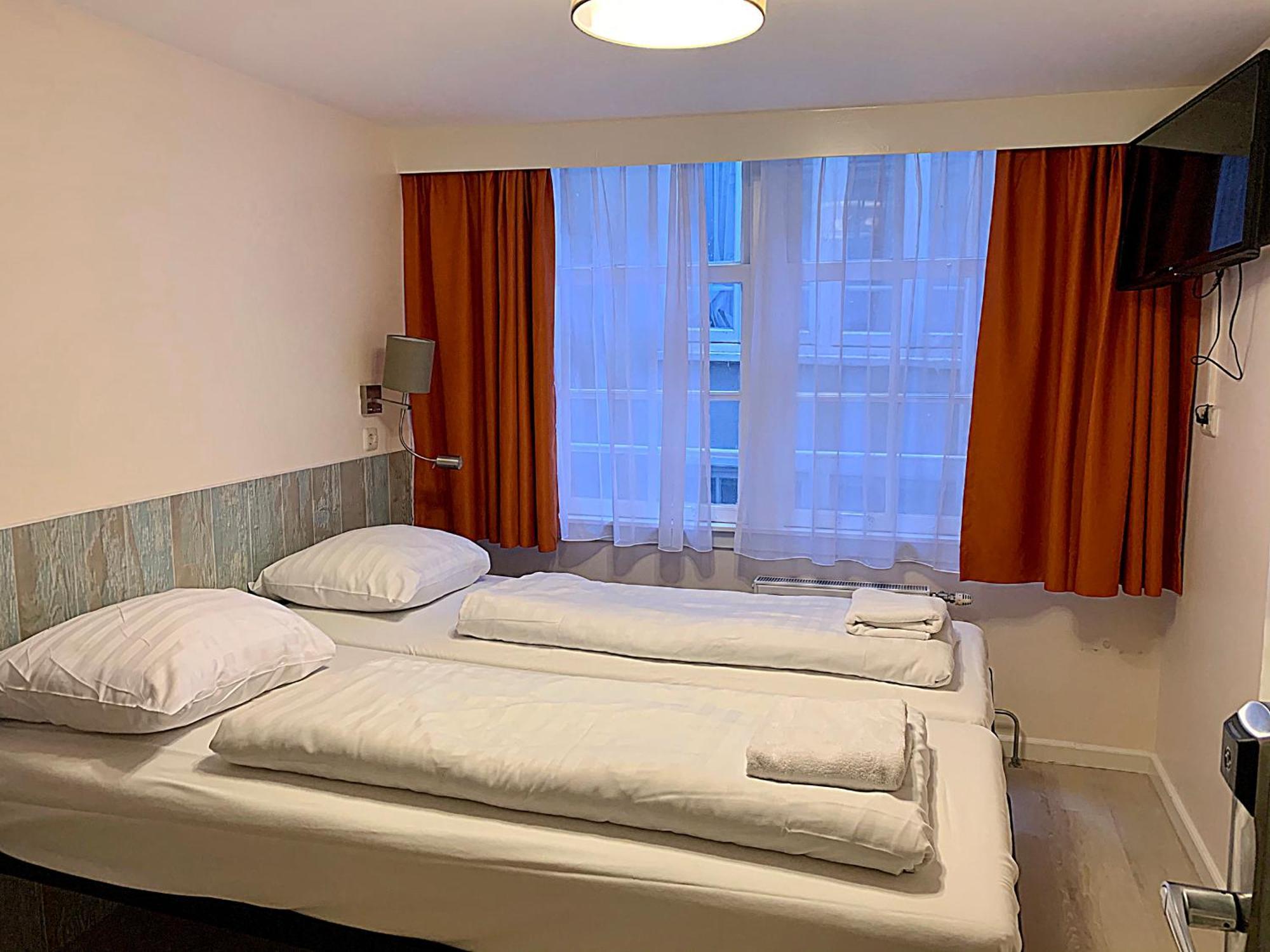 Zweibettzimmer mit Gemeinschaftsbad