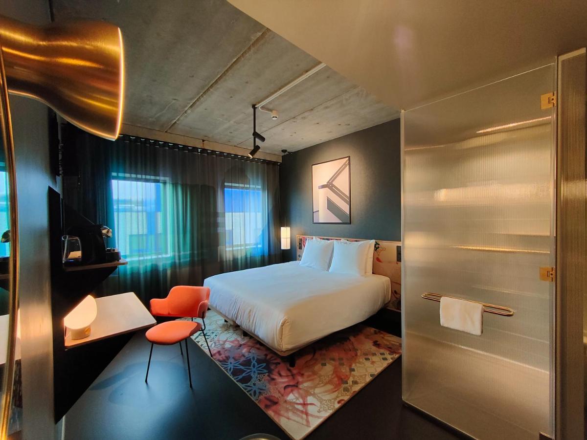 Standard King Room - Non-Smoking