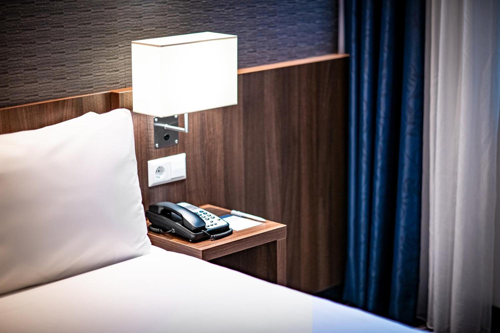 Standard Double Room - Delftsestraat Side,1615673118:JPEG