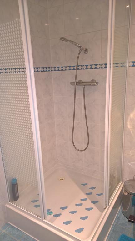Tweepersoonskamer met Gedeelde Badkamer
