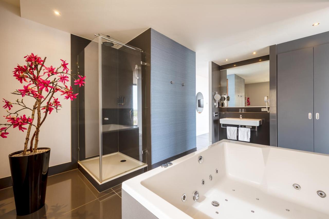 Executive Suite with Double Bed and Separate Living Room