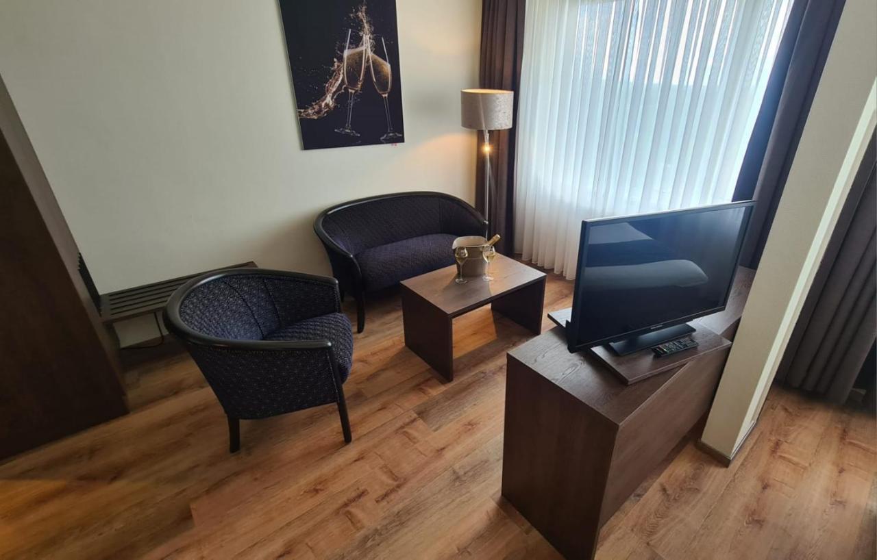 Royal Junior Suite with Two Single Beds