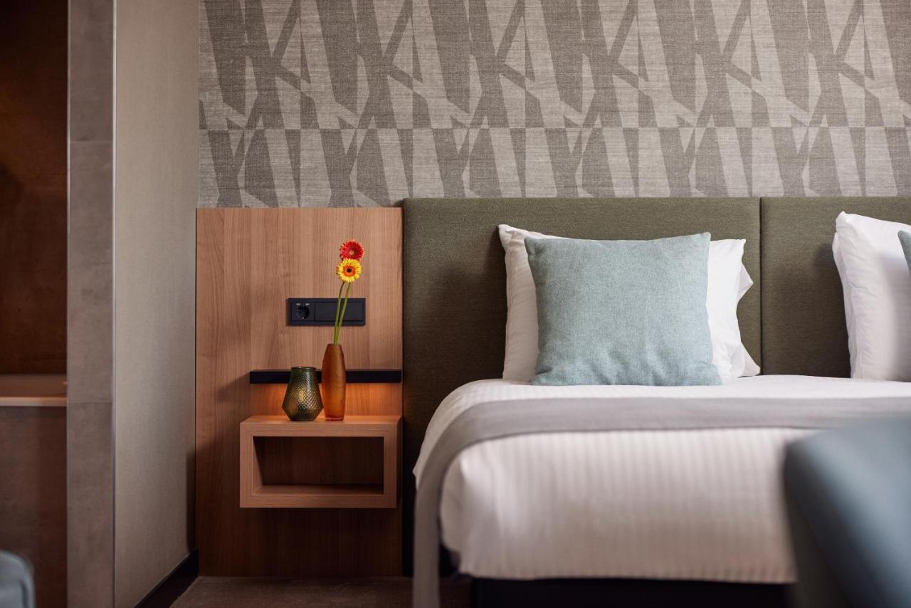 Superior King Room,1403176256:JPEG