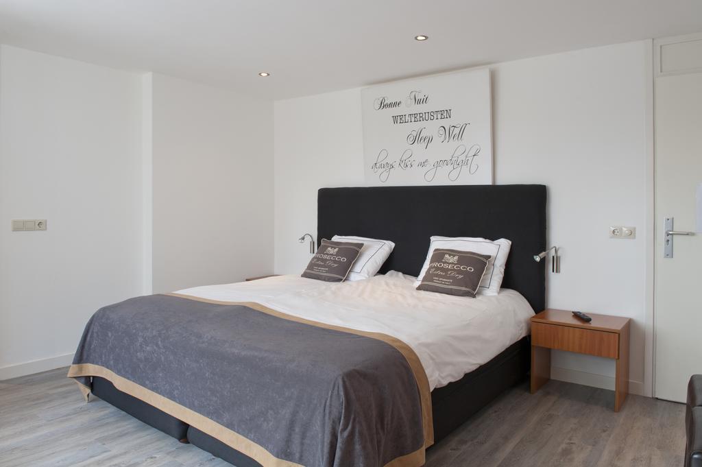 Zweibettzimmer mit Badewanne