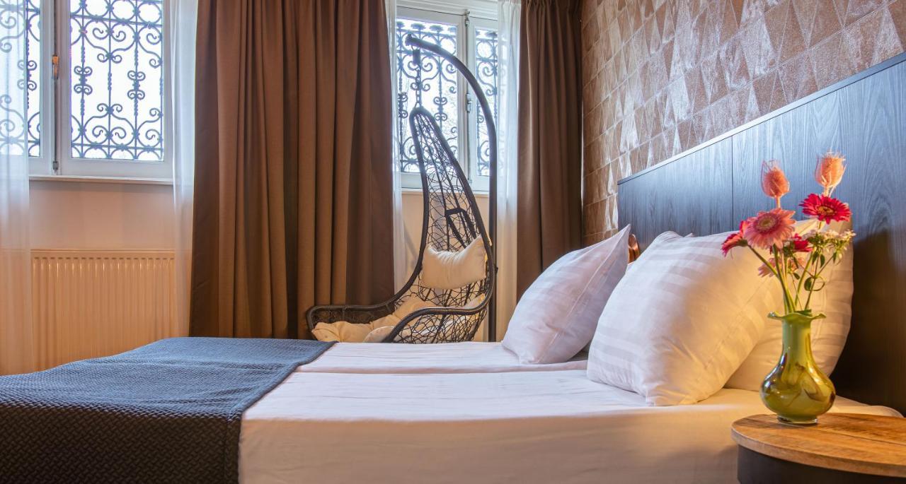 Deluxe Triple Room (2 Twin beds and Sofa),1521165934:JPEG