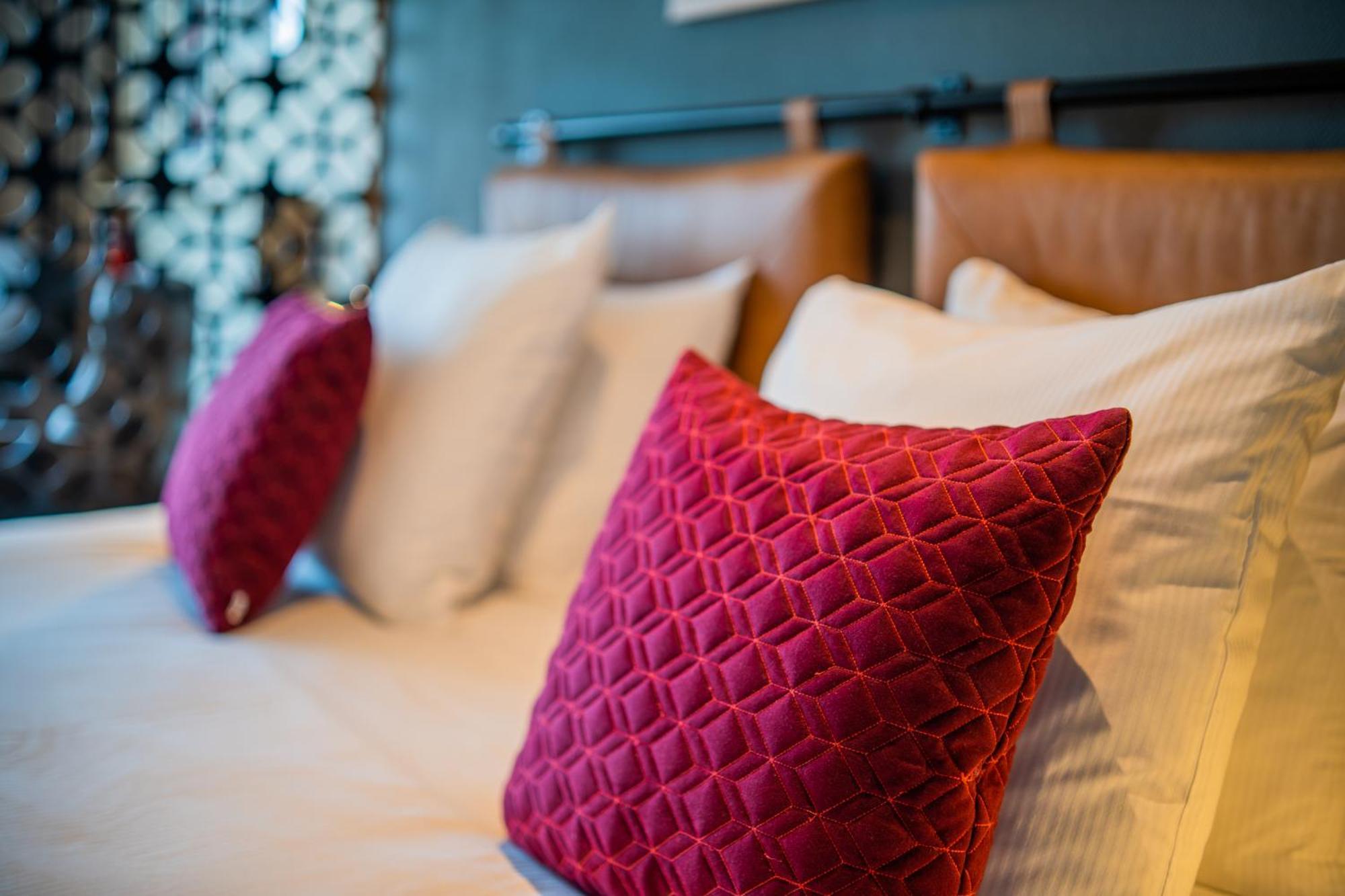 Deluxe Double Room with Balcony and Sea View,1448111383:JPEG