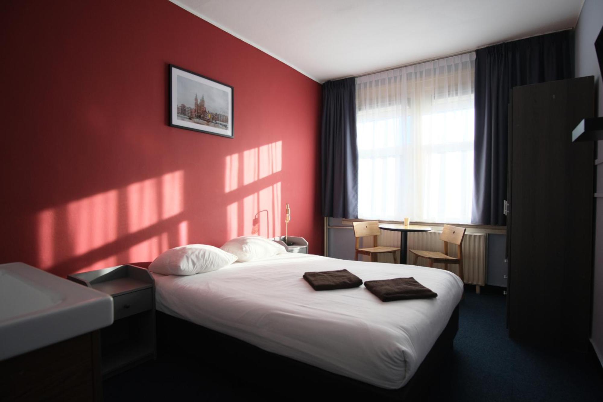 Double Room with Shared Bathroom,1516412464:JPEG