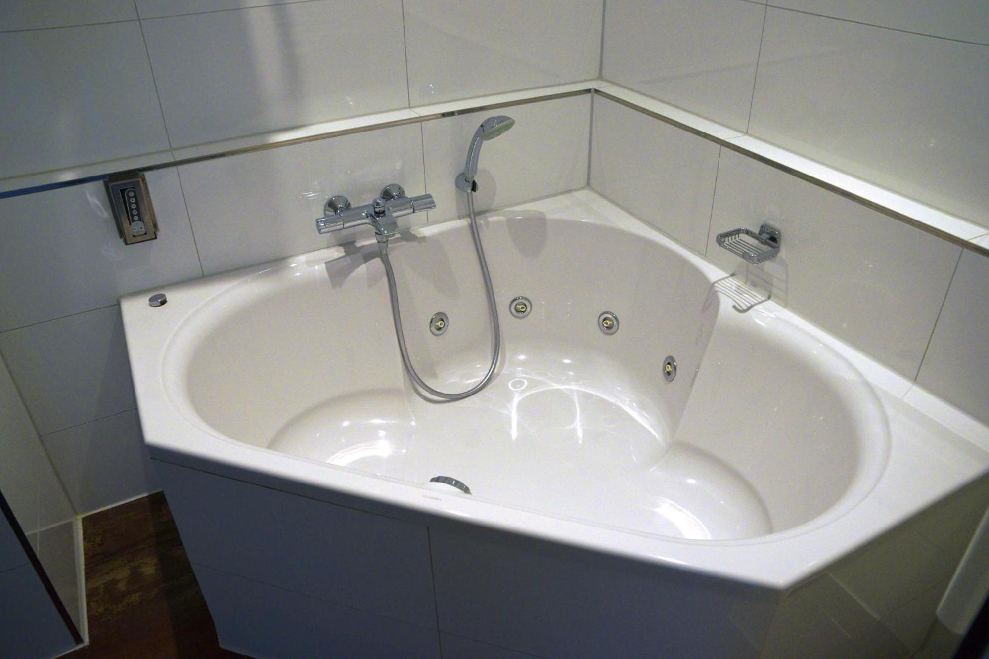 Suite - 1 King Bed,1284525604:JPEG