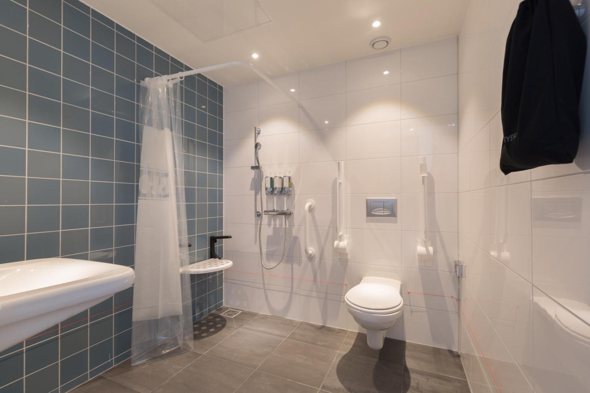 Queen Room - Accessible