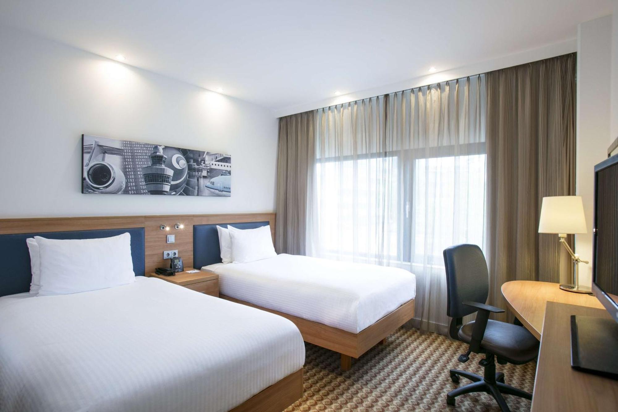 Twin Room,1551520135:JPEG