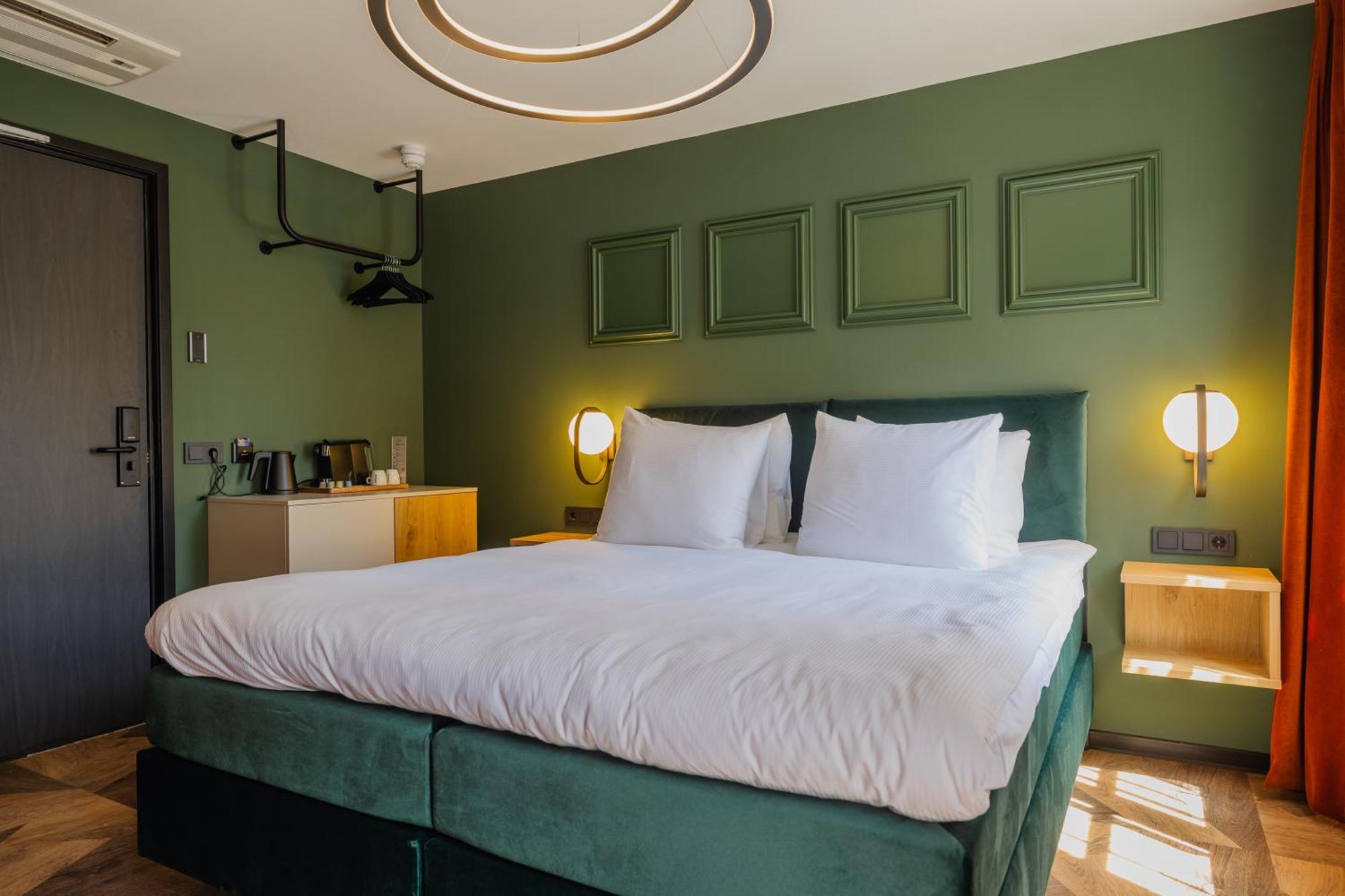 Deluxe Room,1487936671:JPEG