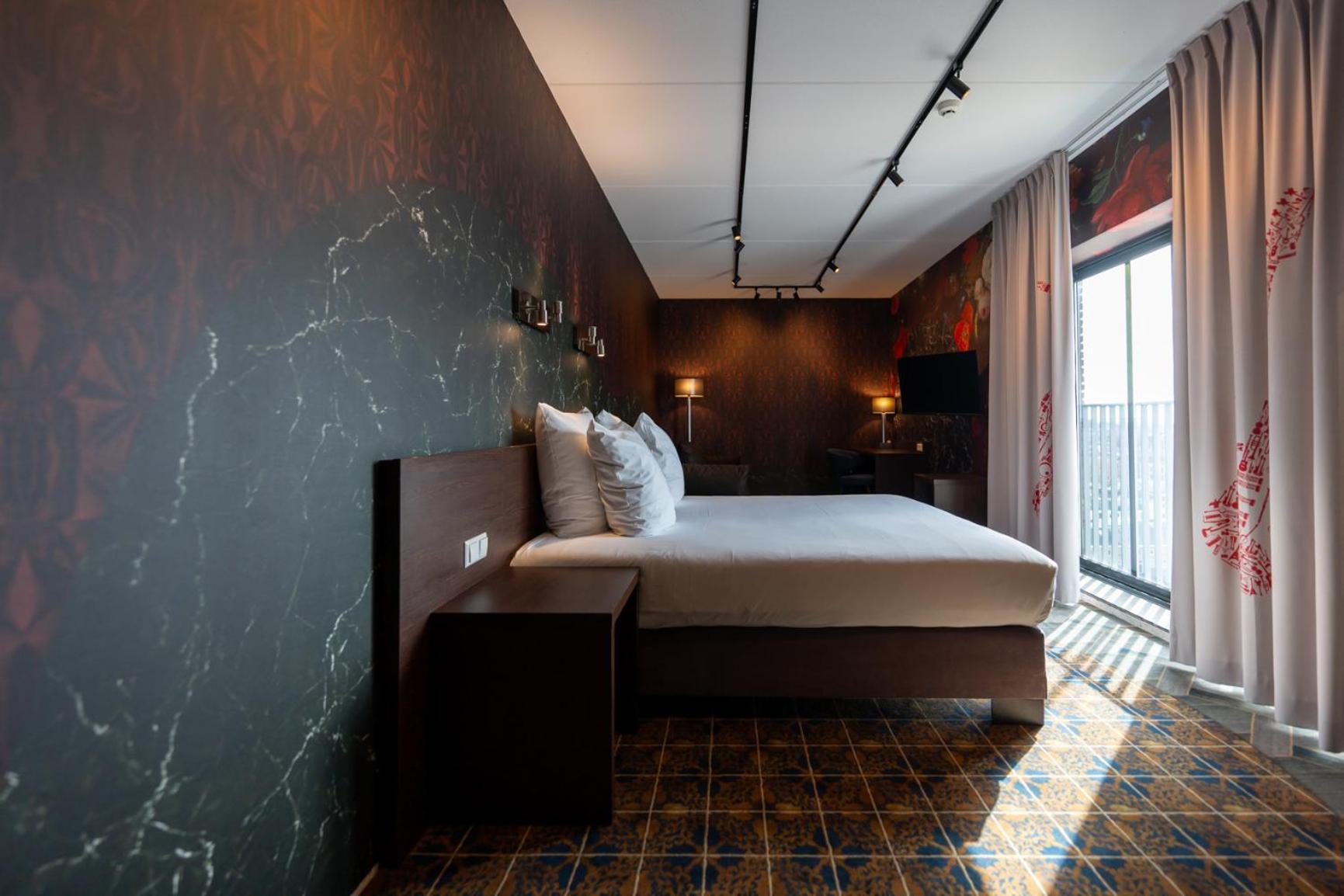 Large Deluxe Double Room