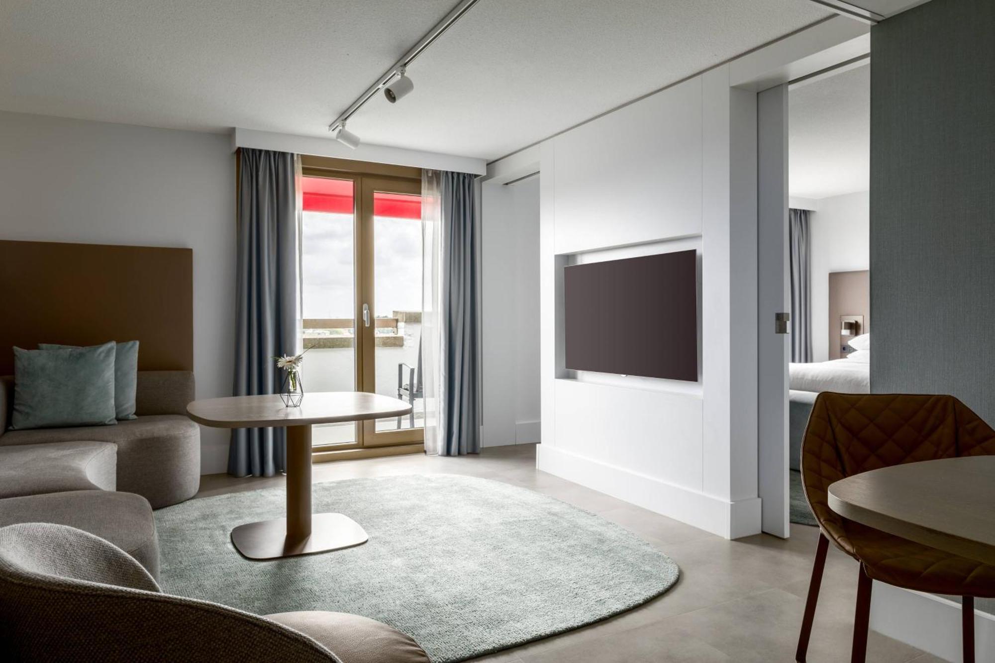 Suite con balcón y acceso al club lounge M