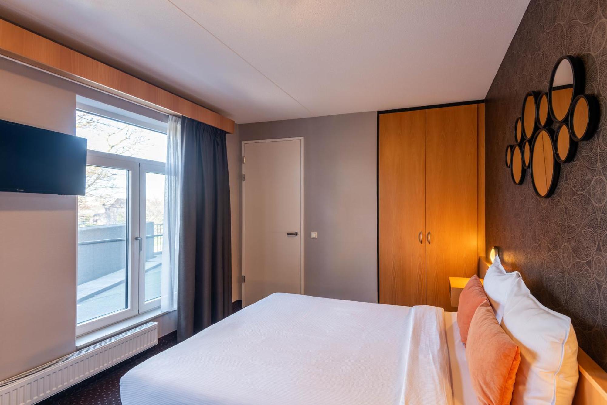 Single Room with Bathroom,1652665427:JPEG