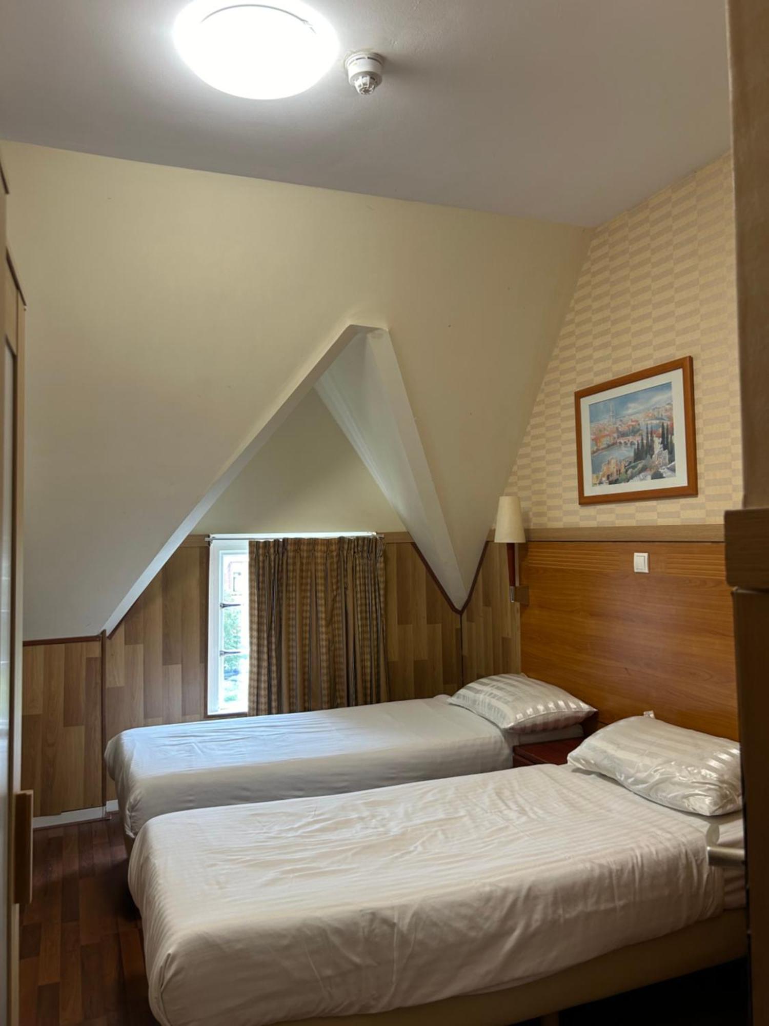 Twin Room,1606054381:JPEG