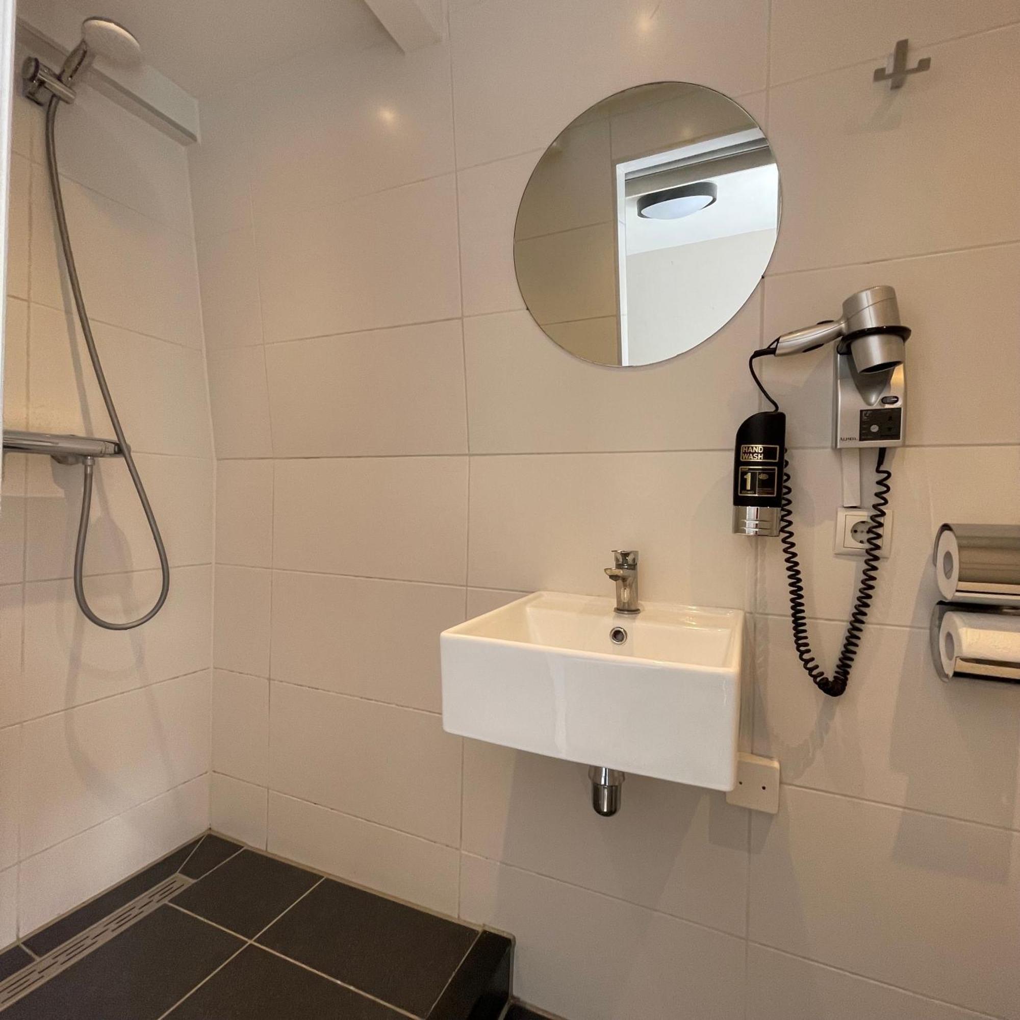 Quarto Individual com Casa de Banho Privativa