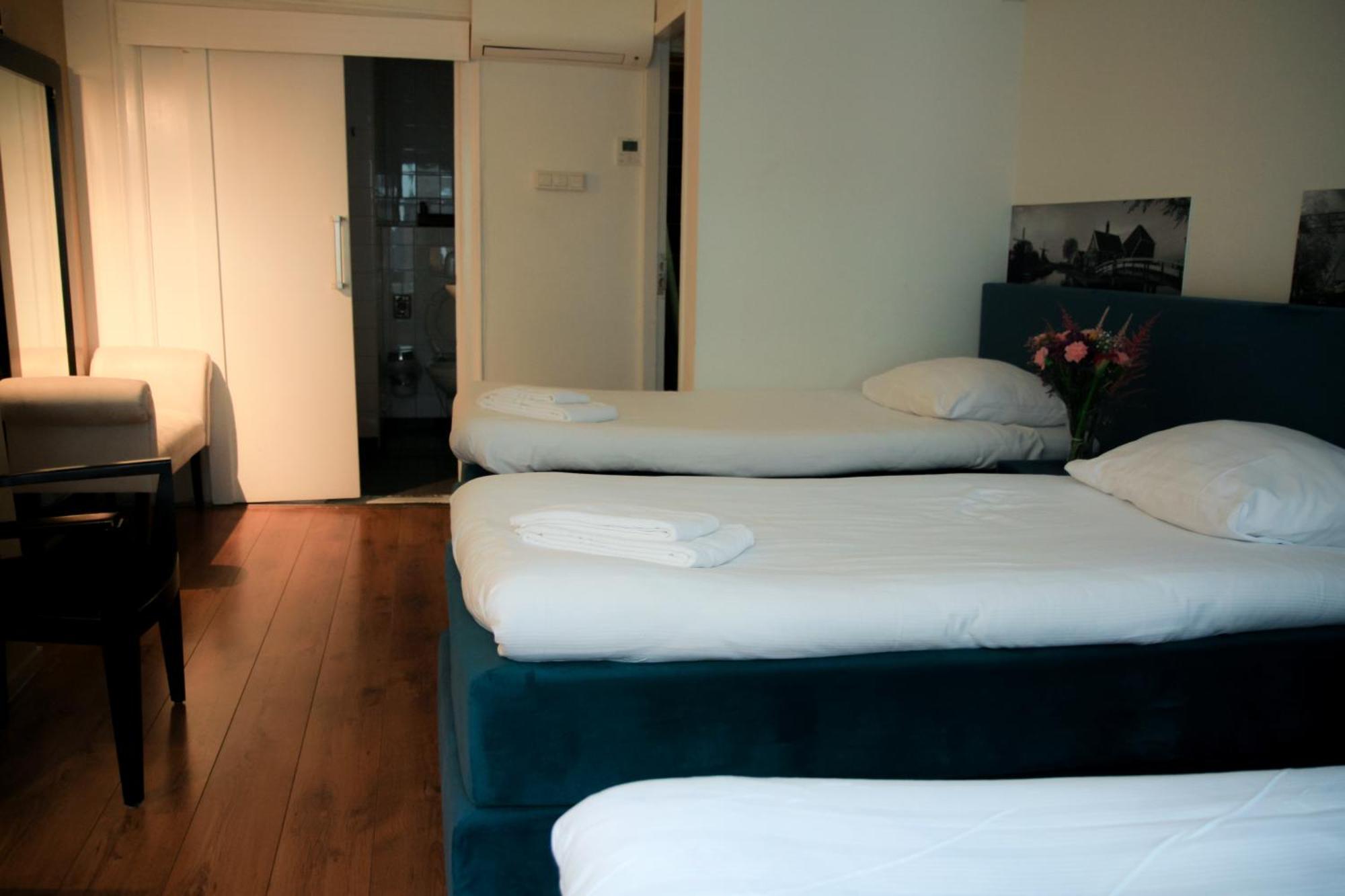 Comfort Triple Room Shower,1614385098:JPEG