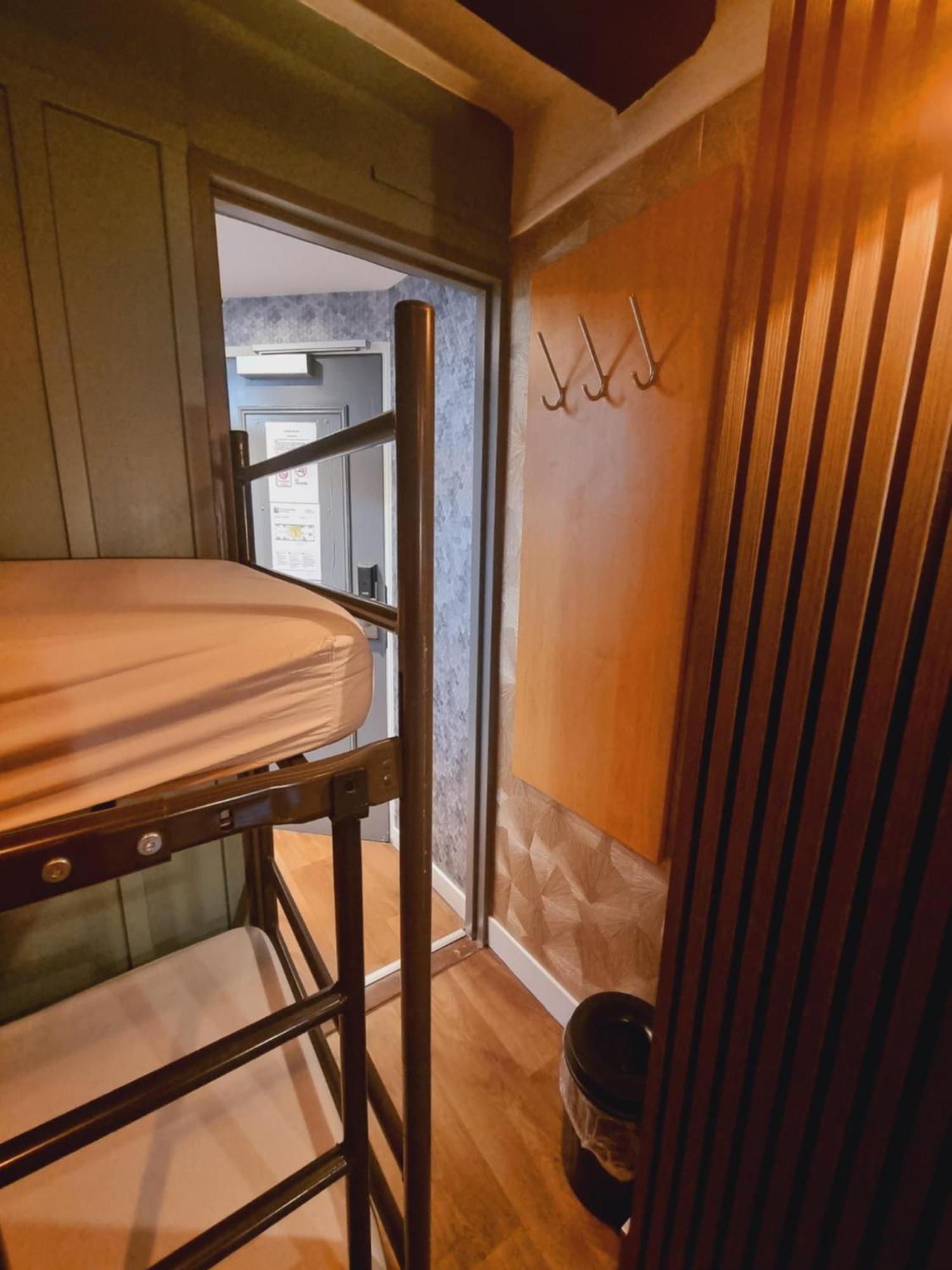 Dormitorio Misto con 8 Letti