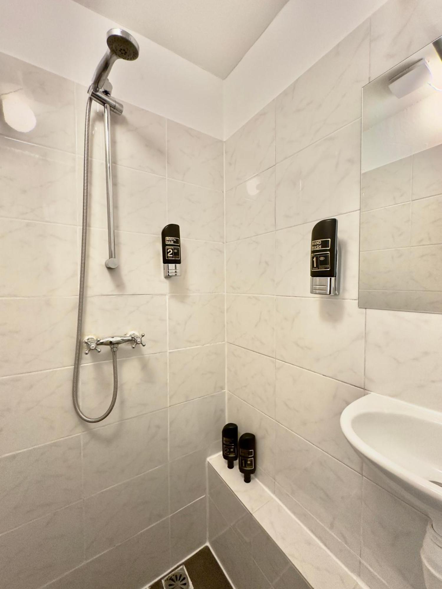 Quarto Individual com Banheiro Privativo
