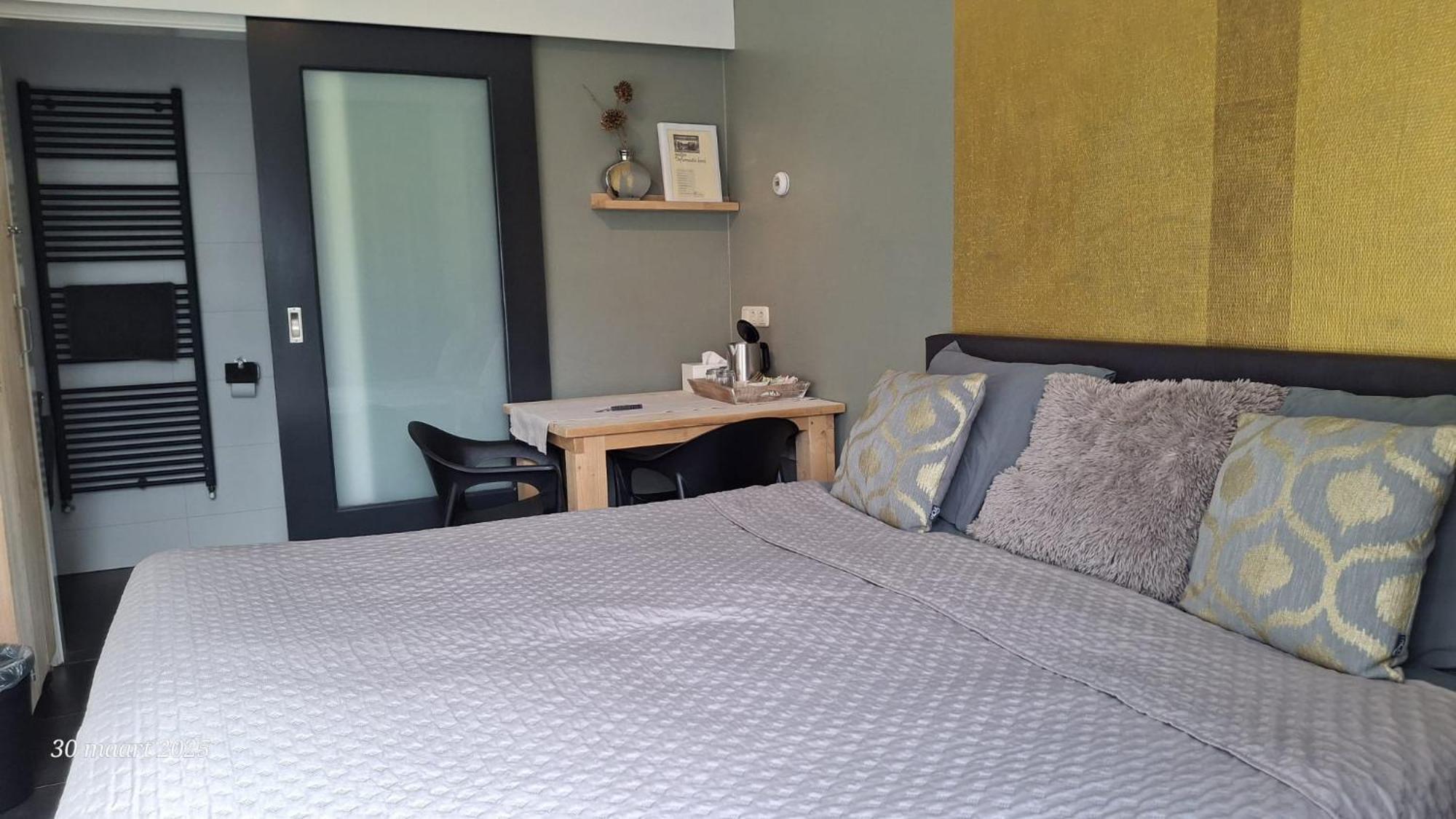 Double Room with Private Bathroom,1669066593:JPEG