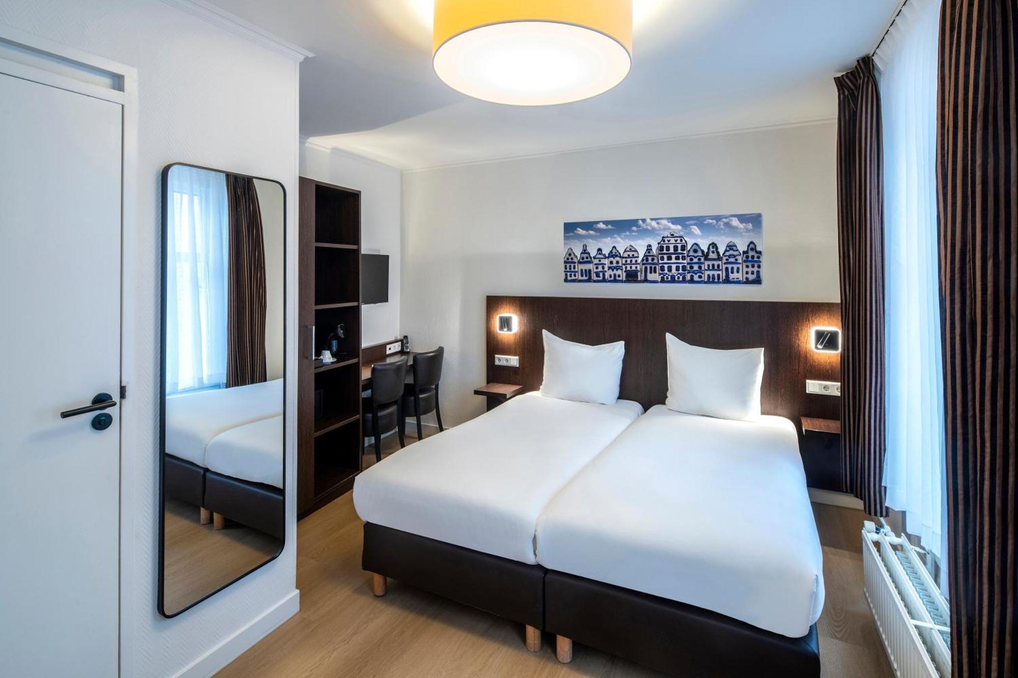 Quarto com 2 Camas de Solteiro - Acesso Apenas por Escada