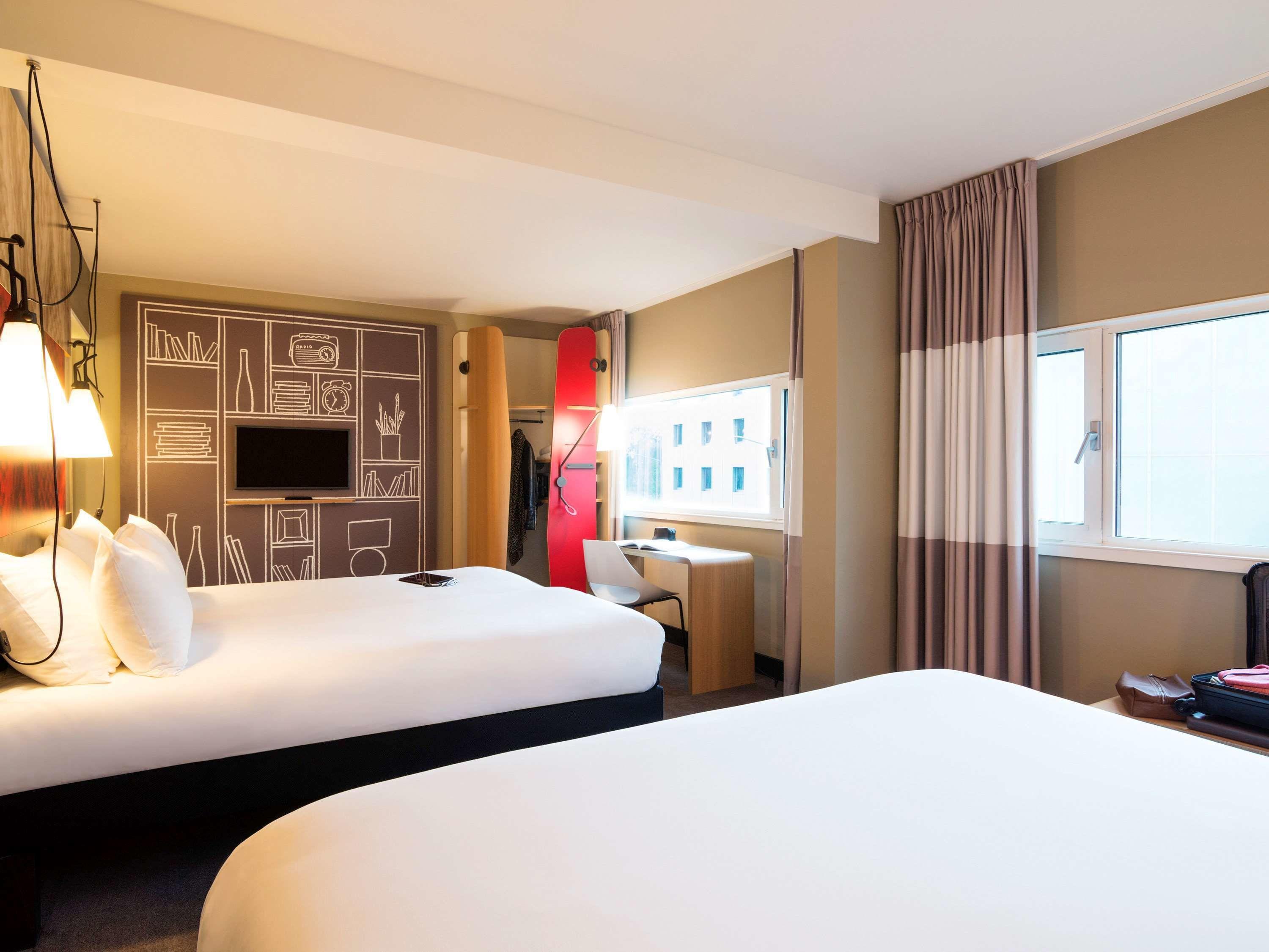 Superior Room with One Double Bed and Two Single Beds