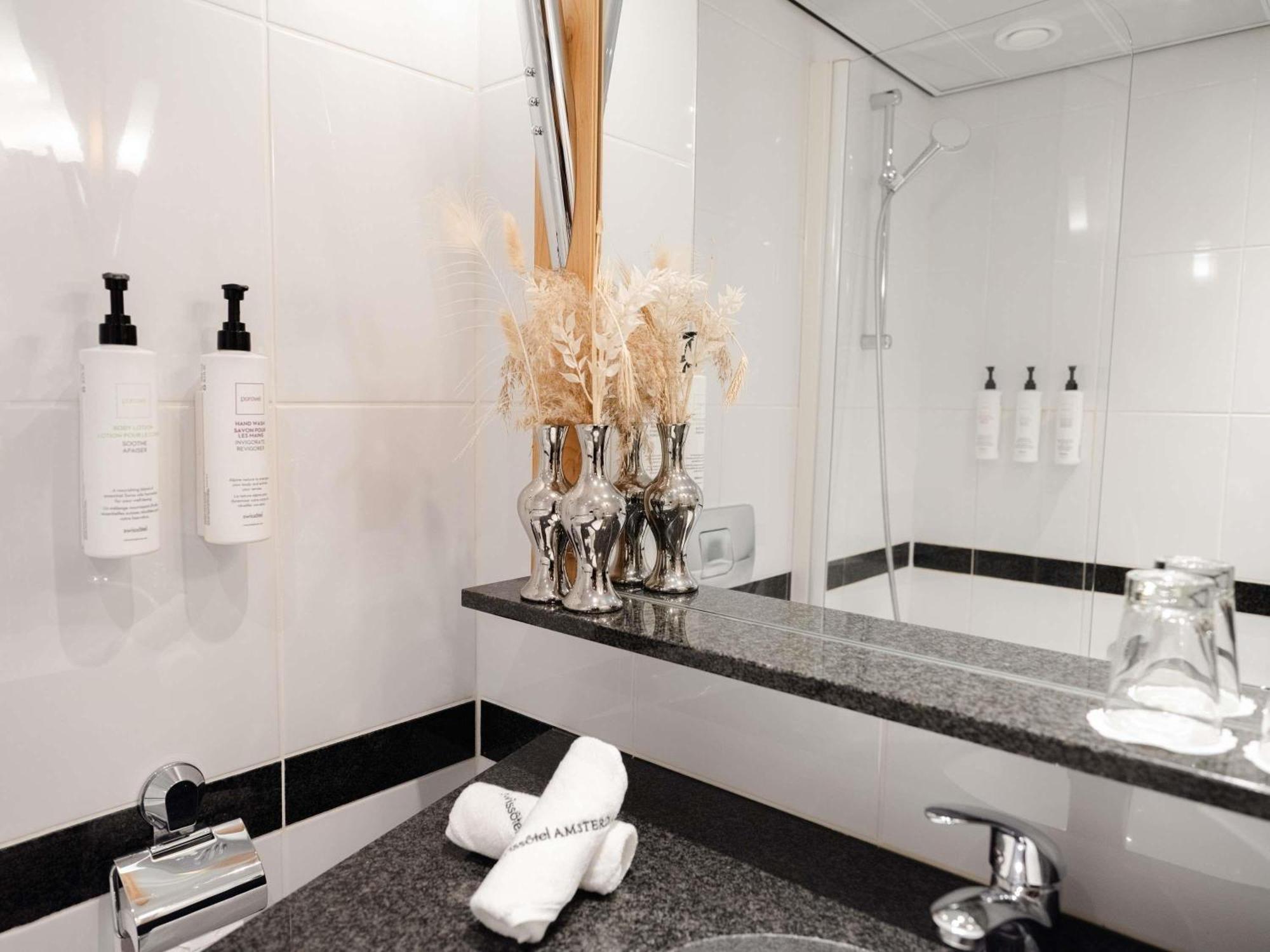 Quarto Clássico com 2 Camas de Solteiro