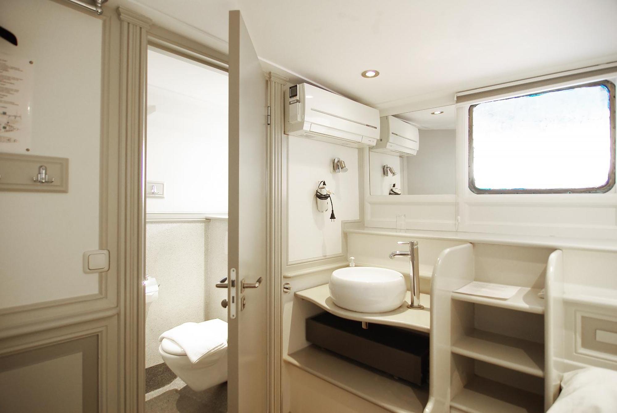 Quarto Individual com Banheiro Privativo