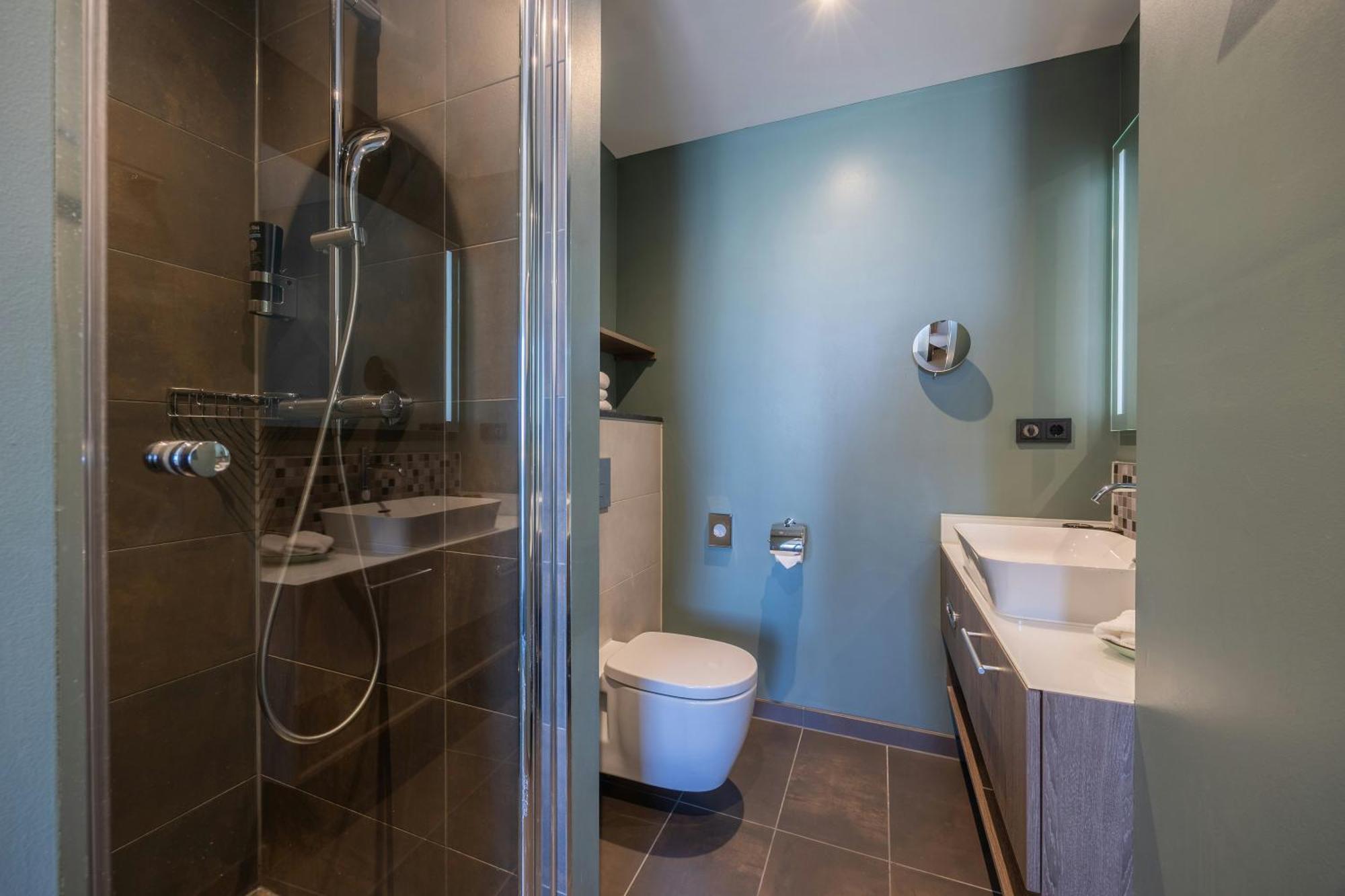 Deluxe Room 1 King Bed 1 Single Bed Upper Floors
