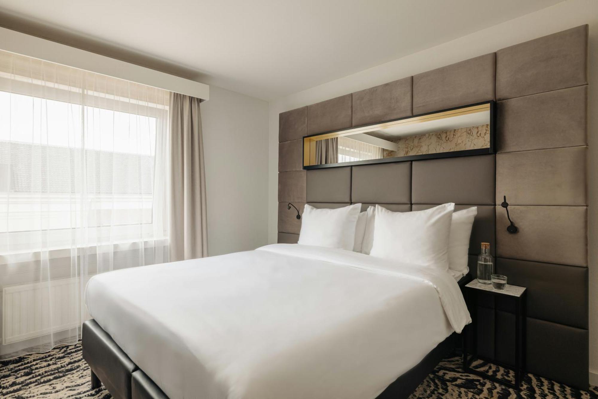 Superior Room 1 King Bed,1746811594:JPEG
