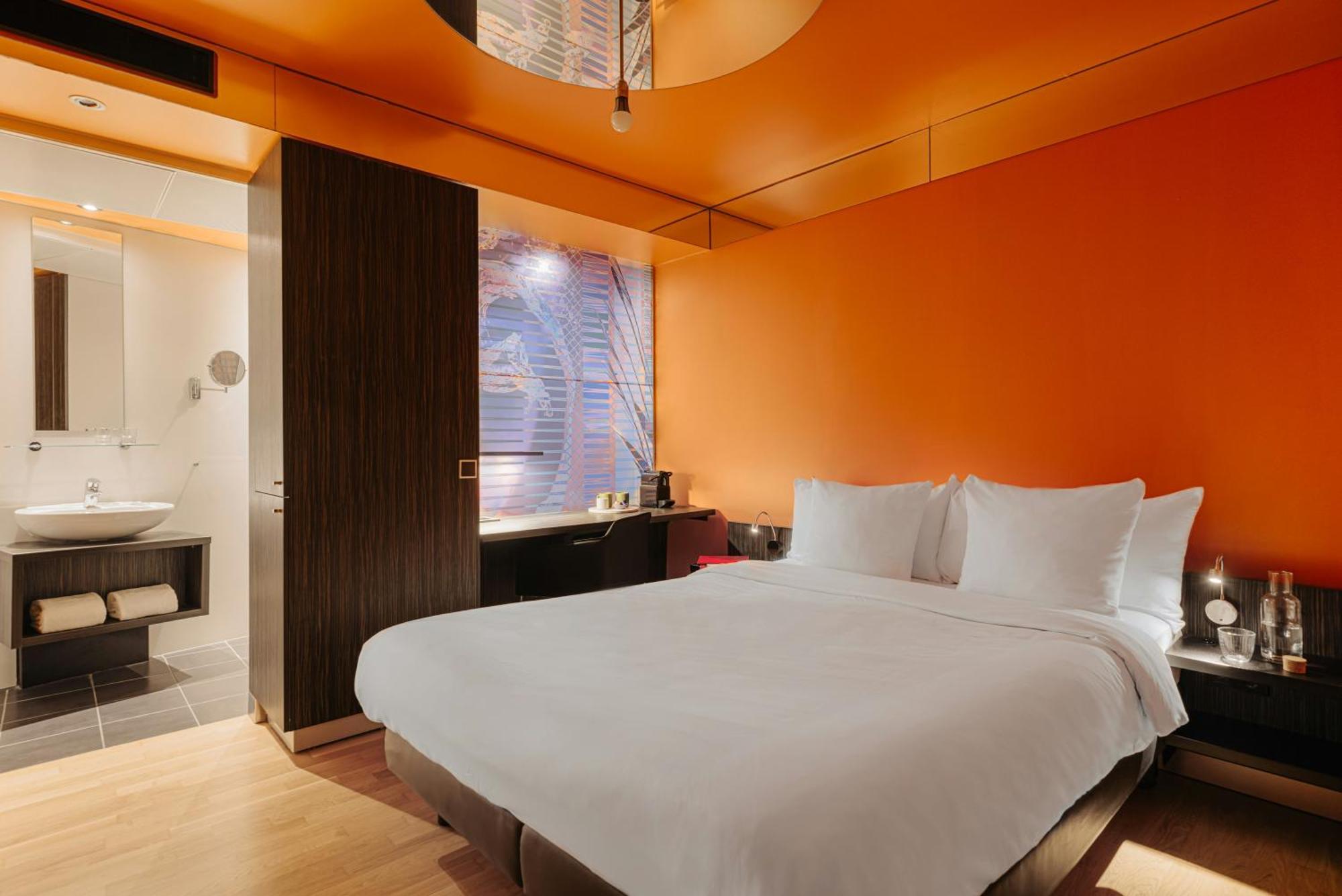 Habitación Confort sin ventanas con 1 cama doble
