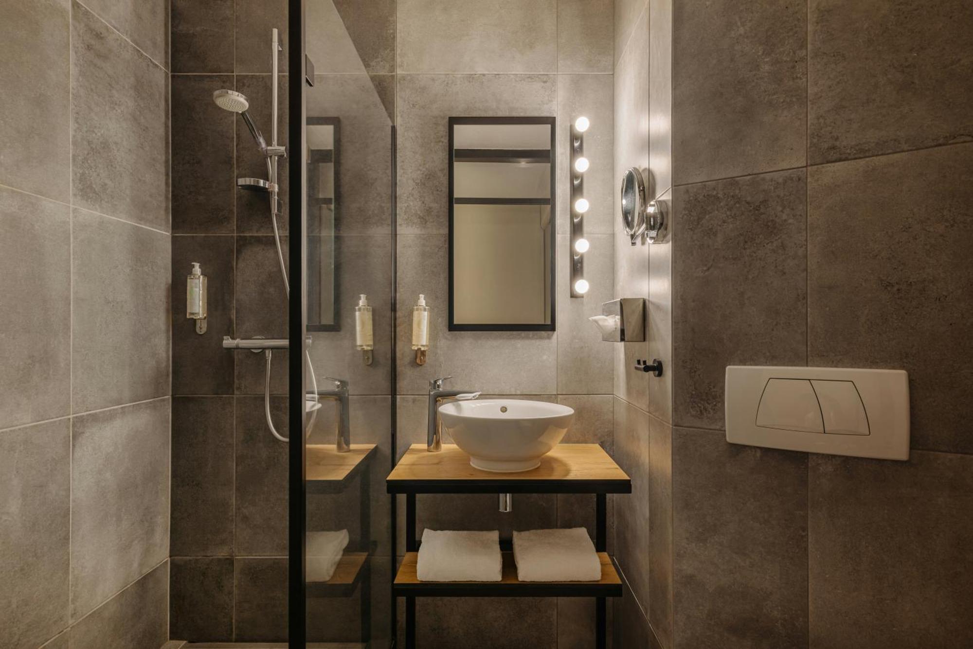 Comfort Room 1 Twin Bed,1746819830:JPEG