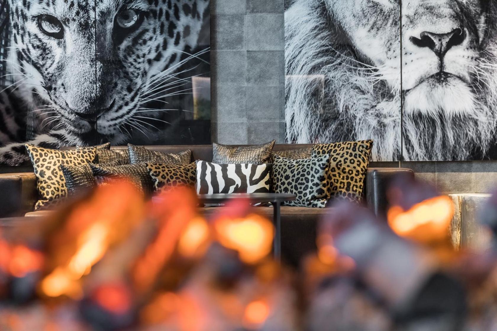 Suite,1758435829:JPEG