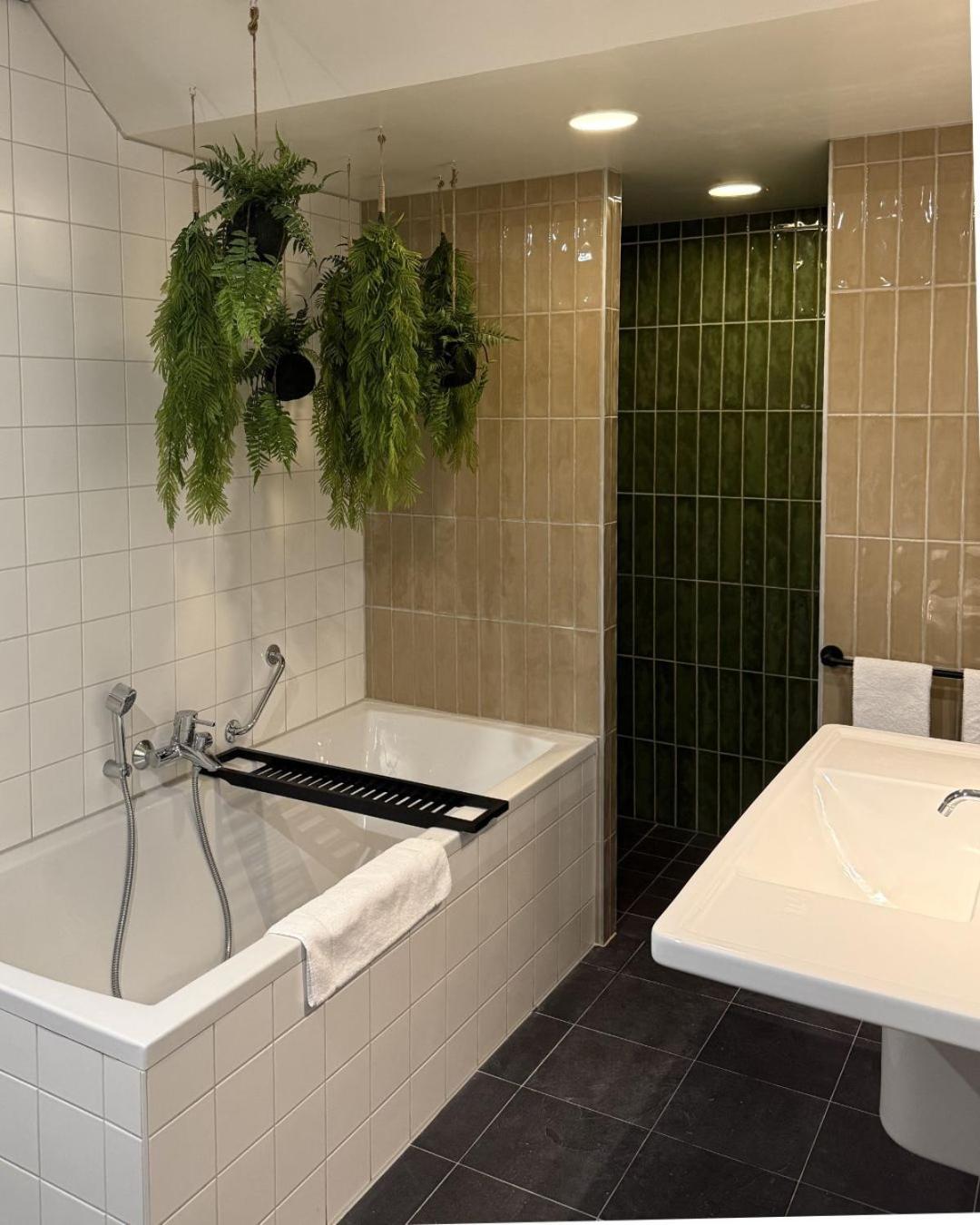 Deluxe Romantic Room with Bath