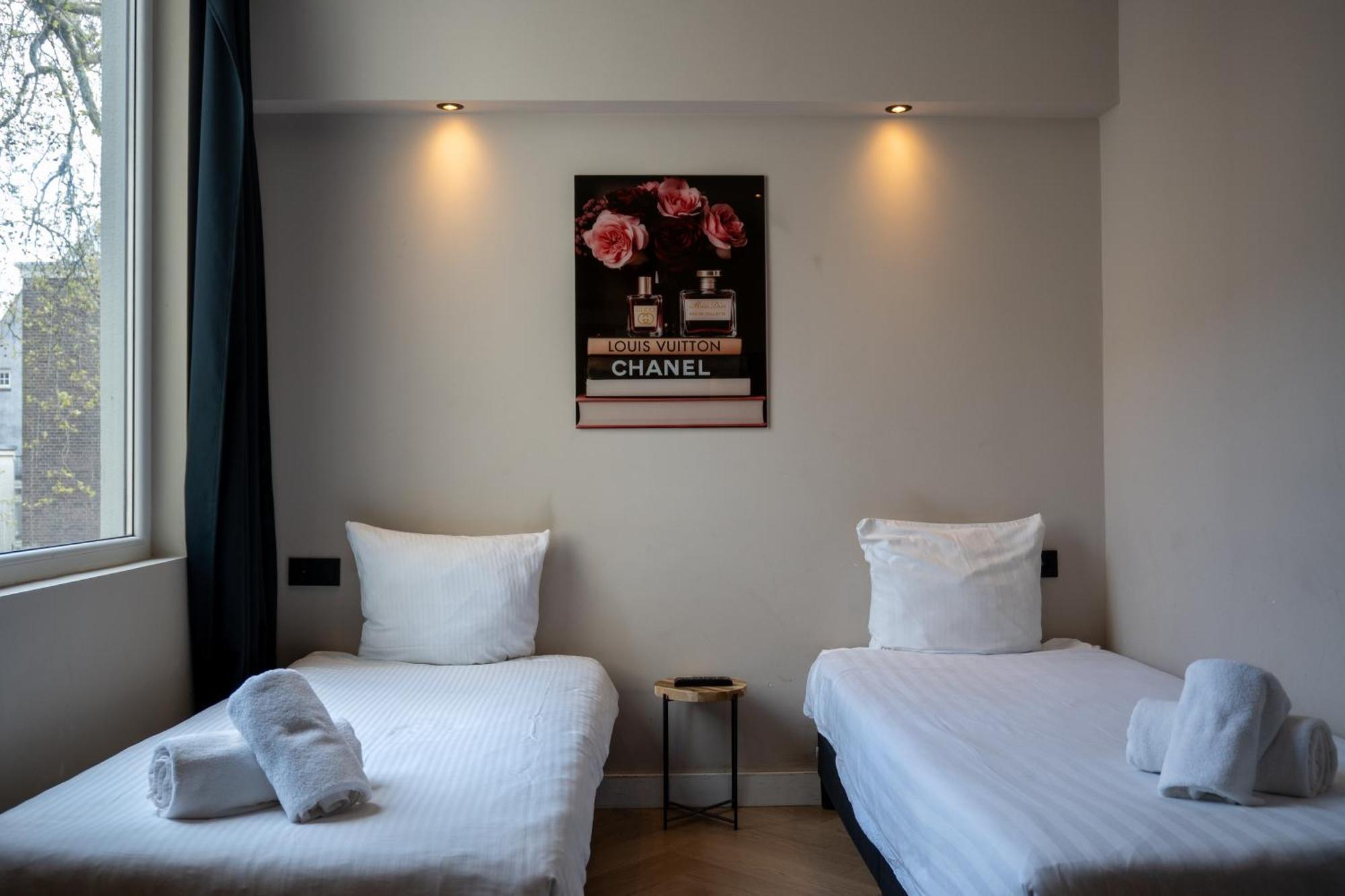 Quarto Standard com 2 Camas de Solteiro e Banheiro Compartilhado
