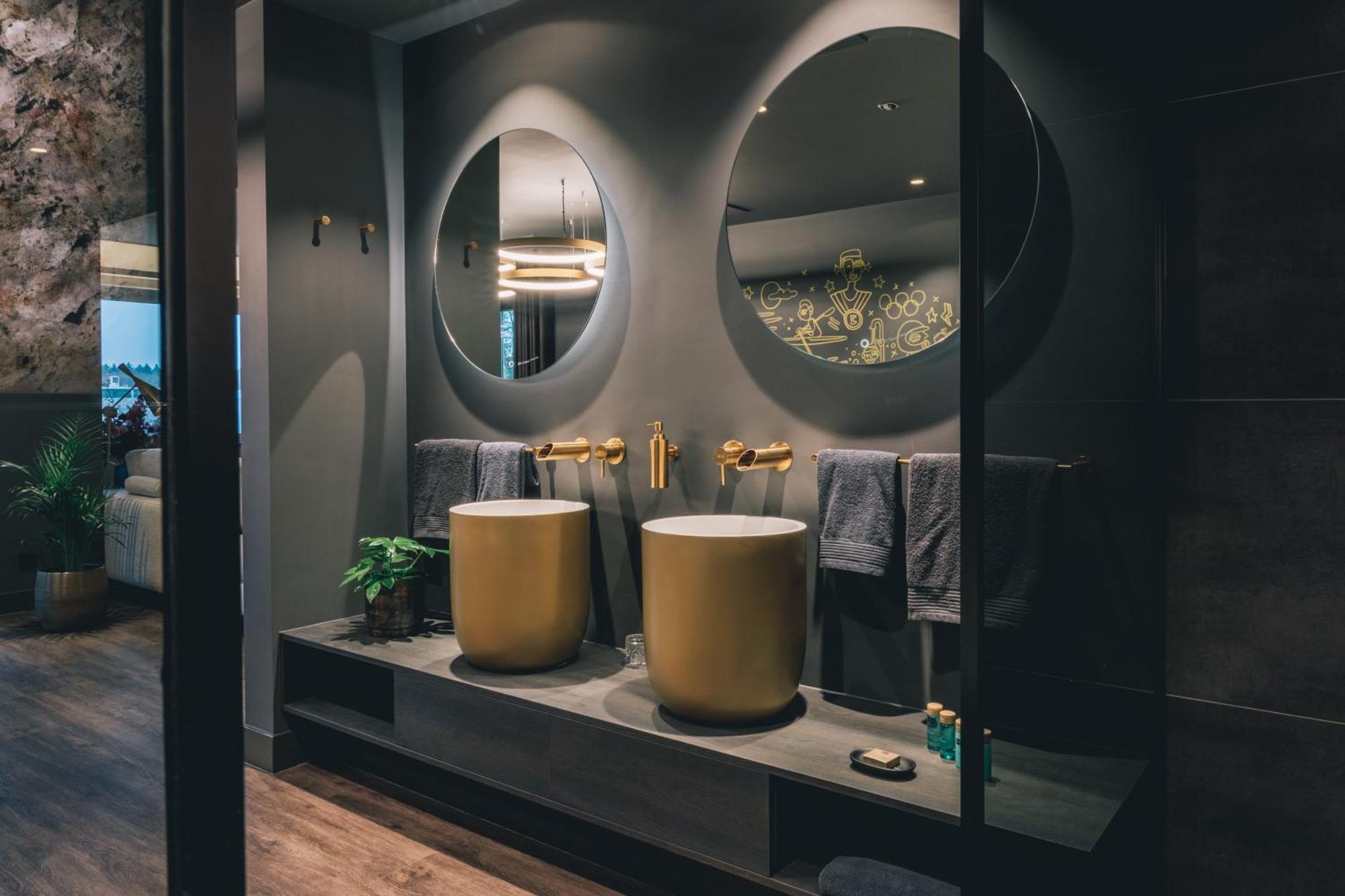 Superior King Suite