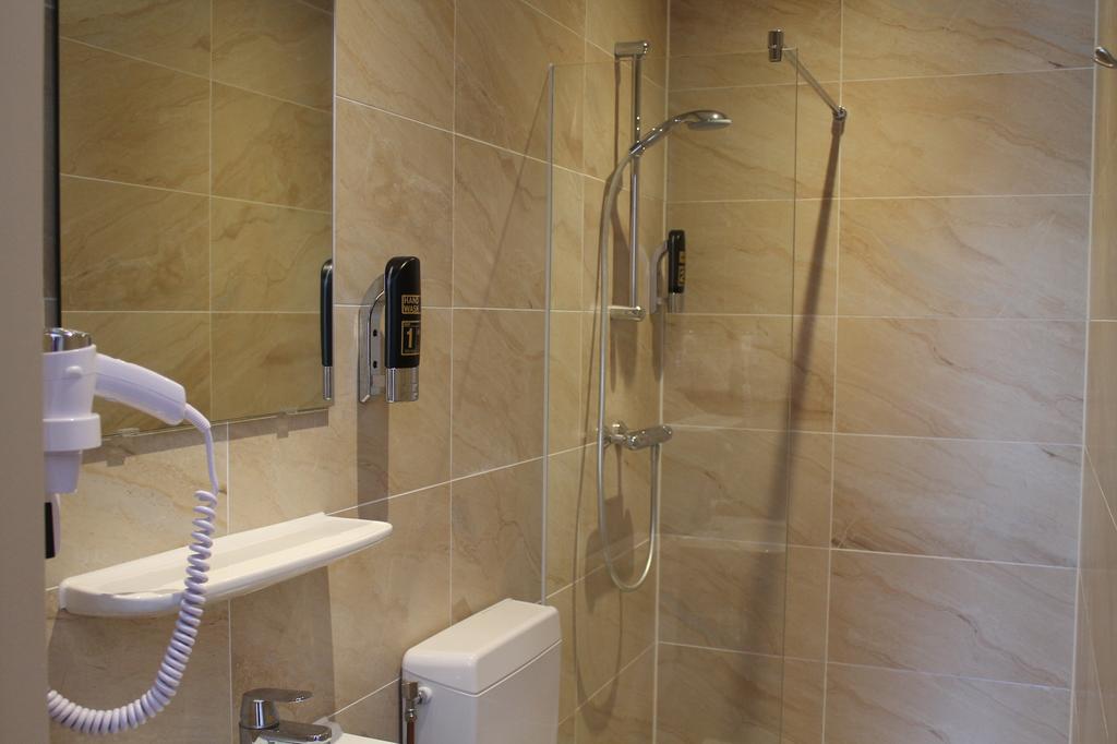 Quarto Twin Standard