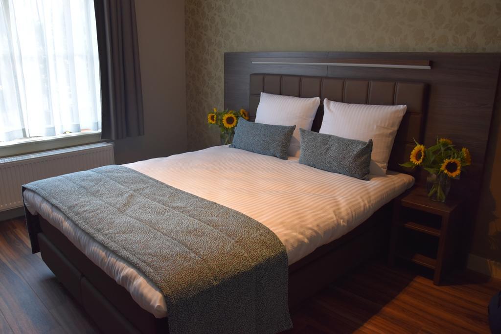 Small Double Room with Canal View,1209916543:JPEG