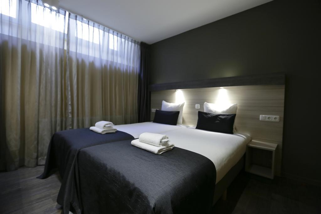 Quarto Subsolo com 2 Camas de Solteiro