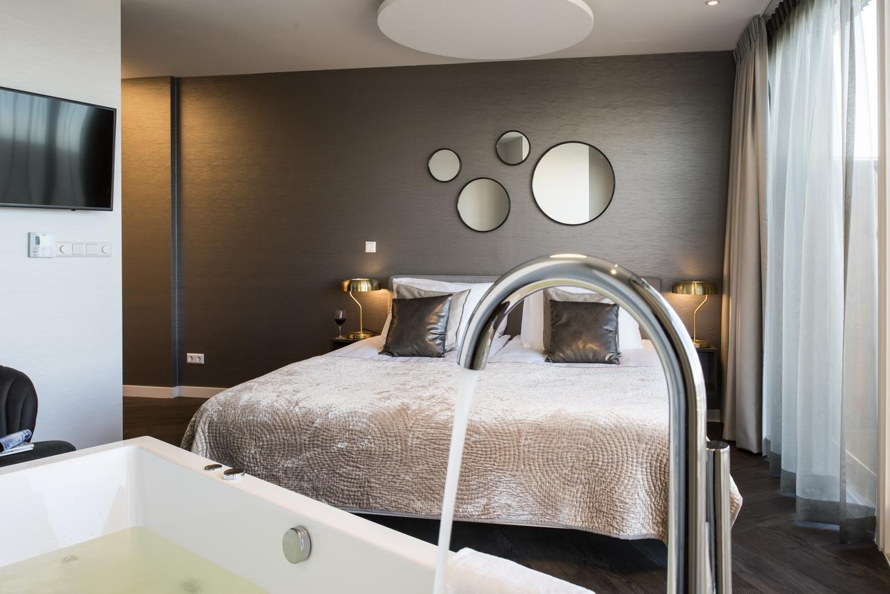 Deluxe Suite with Sea View with Balcony