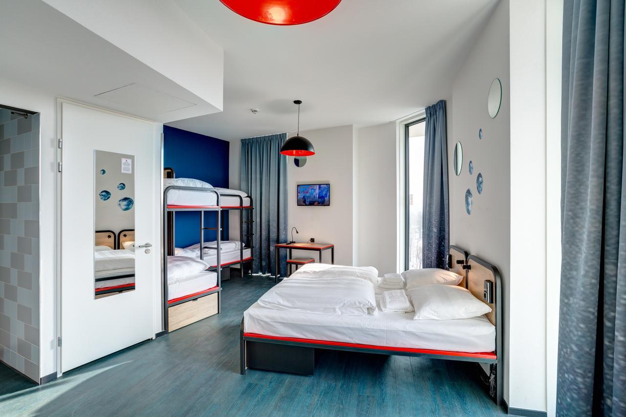 6-Bed Room,644435586:JPEG