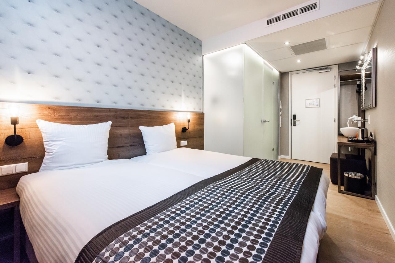 Semi Souterrain Twin Room