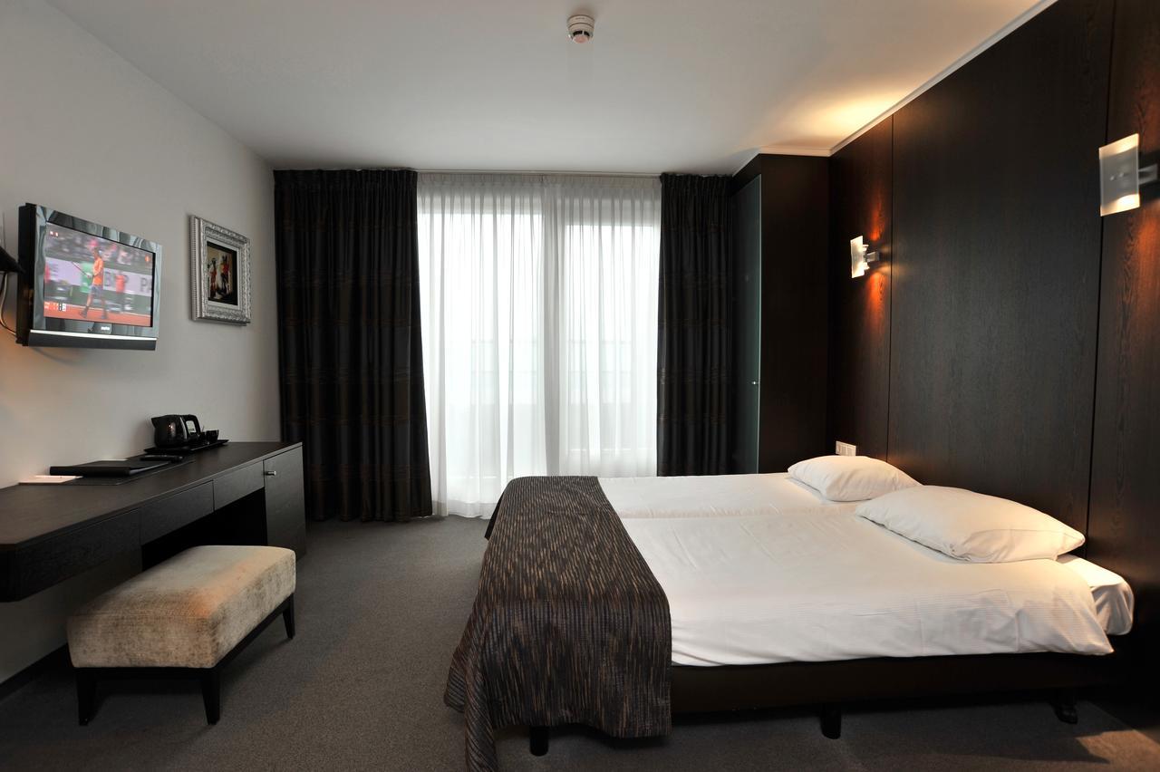 Junior Suite - 2 Single Beds 1 Sofa Bed